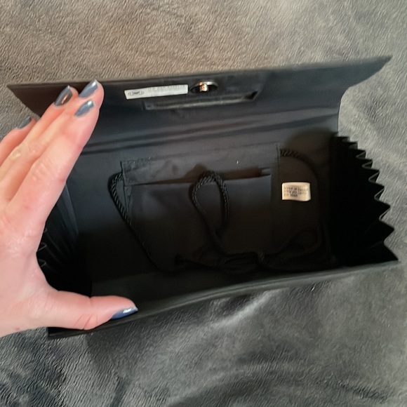 VINTAGE CLUTCH - Picture 2 of 5